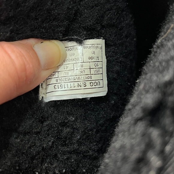 UGG Essential Short Leather Boot Sz 10 Black Water Resistant - Picture 7 of 13